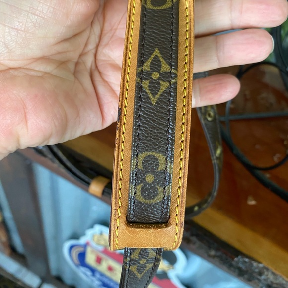 Louis Vuitton Amazon Crossbody in Beautiful Condition - Picture 16 of 16